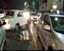 सीएम के दफ्तर के बाहर सड़क पर मौलाना ने पढ़ी नमाज, PM मोदी और CM योगी के खिलाफ की नारेबाजी