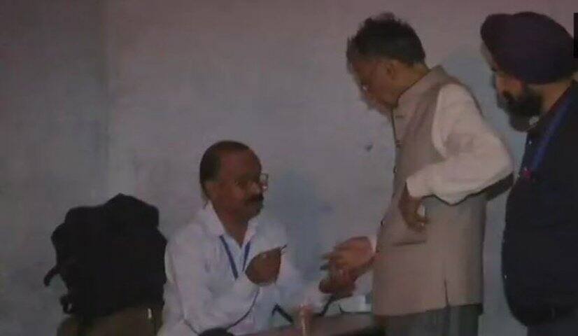 J&K निकाय चुनावः कश्मीर घाटी में महज 3.49% तो जम्मू के सांबा में 80% तक मतदान In the Assembly elections where only 3.49% of the Kashmir Valley, 80% voting in Jammu J&K निकाय चुनावः कश्मीर घाटी में महज 3.49% तो जम्मू के सांबा में 80% तक मतदान