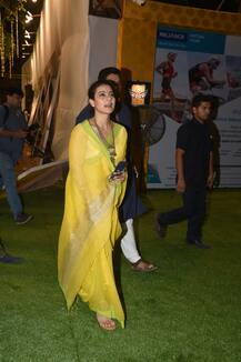 दुर्गा पूजा पंडाल में पहुंचीं काजोल ने सबको दी आरती, बेहद खूबसूरत अंदाज में दिखीं