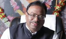 महाराष्ट्र के मंत्री का नायाब फॉर्मूला, कहा- \'शराब की ऑनलाइन डिलिवरी से रुकेंगे रोड एक्सीडेंट\'