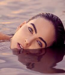 टॉपलेस फोटोशूट के लिए जानी जाती है ये हसीना, ये तस्वीरें हैं गवाह