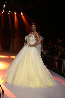 BTFW 2018: नीता लुल्ला के लिए रैंप पर उतरीं सुष्मिता सेन, बेटियां भी थीं मौजूद