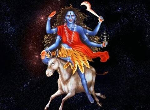 बेहद शुभ है मां कालरात्रि का स्वरूप, जानिए कैसे करें पूजा, क्या है विधि और मंत्र बेहद शुभ है मां कालरात्रि का स्वरूप, जानिए कैसे करें पूजा, क्या है विधि और मंत्र