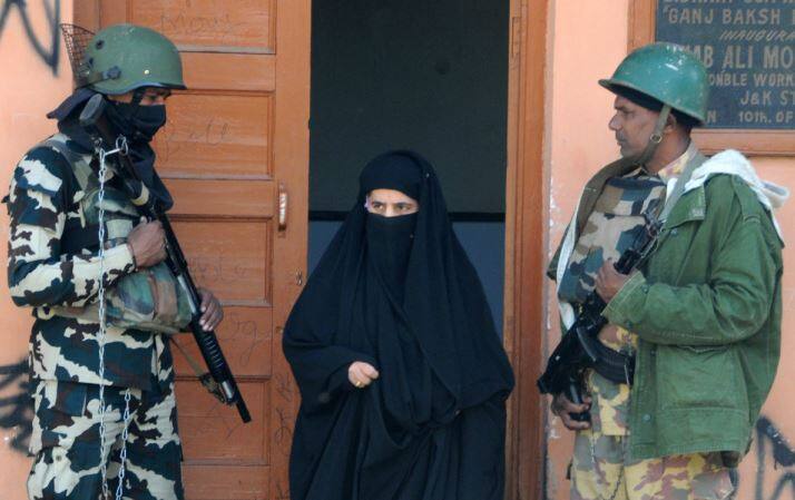 जम्मू-कश्मीर निकाय चुनाव: बहिष्कार की वजह से 132 में से सिर्फ 38 वार्डों हो रही है वोटिंग Jammu and Kashmir Urban Local Polls phase 4 Updates जम्मू-कश्मीर निकाय चुनाव: बहिष्कार की वजह से 132 में से सिर्फ 38 वार्डों हो रही है वोटिंग