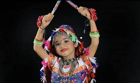 इन गानों में सबसे ज्यादा पॉपुलर हो रहे हैं बॉलीवुड फिल्म 'लवयात्री' के गाना. चाहे 'चोगाड़ा' हो 'आंख लड़ जावे' या 'रंगतारी' सभी गाने हिट रहें हैं. फोटोः इंस्टाग्राम 