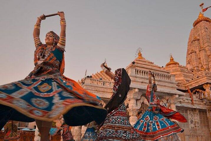 इसके बाद रामलीला फिल्म के गाने नगाड़ा संग ढोल को भी बहुत पसंद किया जा रहा है और लोग इस पर खूब जमकर नाच रहे हैं. फोटोः इंस्टाग्राम 