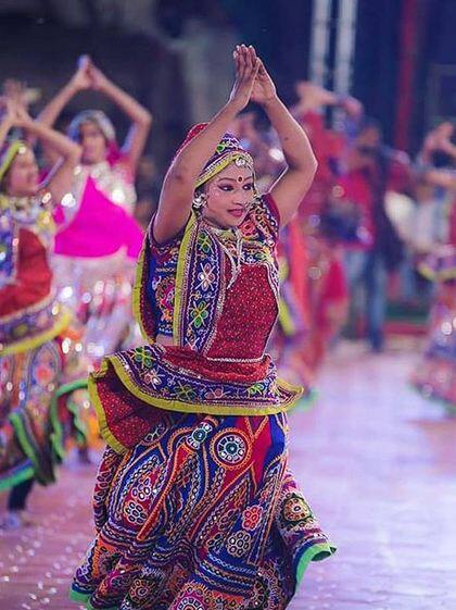 सिमरन फिल्म के गाने लगदी है ठाय पर भी लोगों को झूमते हुए देख सकते हैं. फोटोः इंस्टाग्राम 