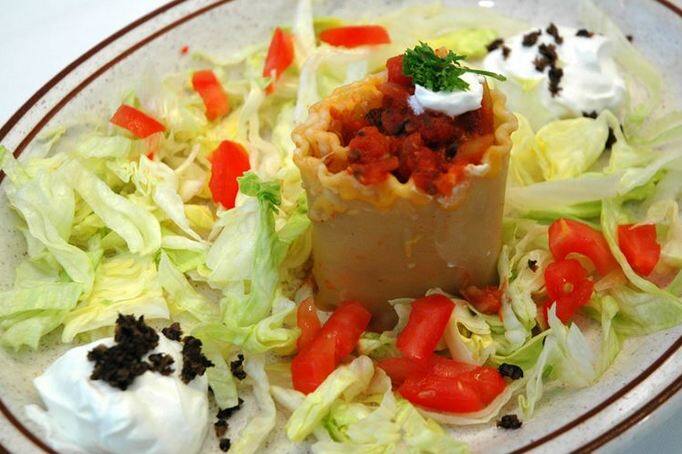 बहुत सी खाने की ऐसी चीजें हैं जिसे लोग बहुत चाव से खाते हैं. लेकिन क्‍या आप जानते हैं ये खाने की चीजें कितने पुराने जमाने से चली आ रही हैं. आज हम   आपको उन्हीं फूड्स के बारे में बताने जा रहे हैं जिनका सेवन सदियों से होता आया है. फोटोः गूगल फ्री इमेज