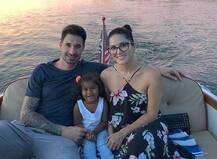 PHOTOS: सनी लियोन ने मनाया बेटी निशा का तीसरा बर्थडे, बताया SunShine