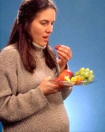 प्रेगनेंसी के दौरान इन फूडस को करें नजरअंदाज, नहीं तो उठाना पड़ सकता है जोखिम