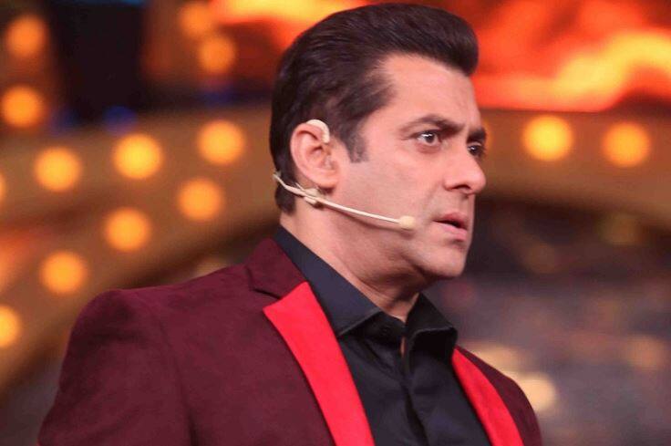 Pointing to Salman, this big actor said, 'No bodybuilder gets shirt removed' सलमान का बिना ना लिए इस बड़े अभिनेत्रा ने कहा, 'शर्ट उतारने से कोई बॉडीबिल्डर नहीं बनता'