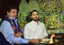 बिहार: एक साथ की देवी दुर्गा की पूजा, शत्रुघ्न बोले- तेजस्वी के शुभ दिन आ गए हैं