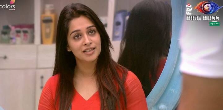 हालांकि श्रीसंत और दीपिका के बीच भी एक बार बात होती है. जिसमें दीपिका, श्रीसंत को बताती हैं कि पहले जो लोग आपके खिलाफ थे, वही अब सबसे आगे आकर गले मिलने का नाटक कर रहे हैं. दीपिका उन्हें बताती हैं कि मिडवीक एलिमिनेशन के दौरान दीपिका ने श्रीसंत का नाम लिया, इसके पीछे उनकी कोई चाल नहीं थी.