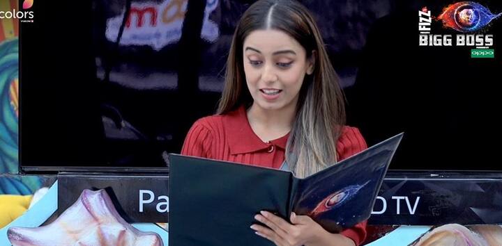 बिग बॉस ने इस हफ्ते घर की लग्जरी बजट टास्क का एलान किया जो कि हमेशा की तरह घर की कैप्टेंसी पर भी असर डालेगी. लग्जरी बजट टास्क के लिए बिग बॉस ने दीपक और दीपिका को संचालक ही भूमिका दी. इसके अलावा बाकी घरवालों को टास्क में घोडे़ बनने का आदेश दिया गया.