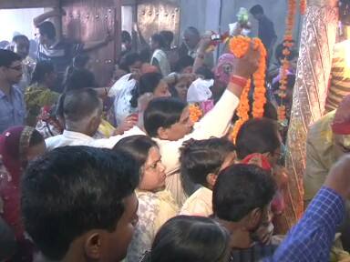 मान्यता यह भी है कि जो लोग किन्ही कारणों से नवरात्र के सभी नौ दिनों तक व्रत या पूजन - अर्चन नहीं कर पाते, उन्हें आज के दिन पूजा करने से सभी नौ दिनों का पुण्य फल प्राप्त होता है.