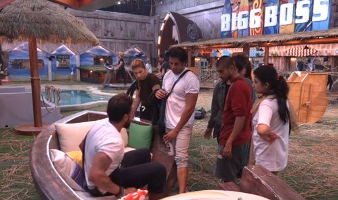 Bigg Boss 12: लग्जरी बजट टास्क में इस टीम को मिली जीत, मिलेगी कैप्टेंसी की दावेदारी Bigg Boss 12 Deepak team won against Dipika in luxury budget task Bigg Boss 12: लग्जरी बजट टास्क में इस टीम को मिली जीत, मिलेगी कैप्टेंसी की दावेदारी