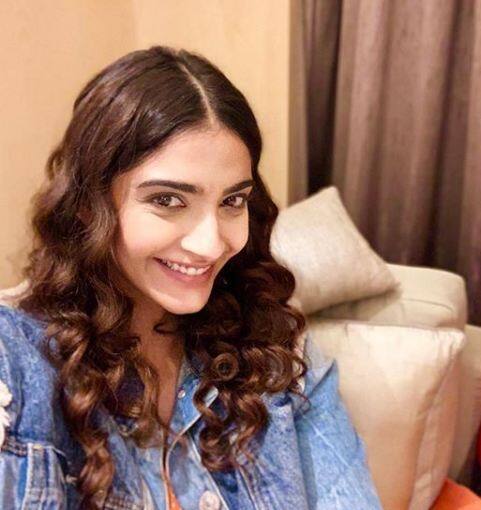 सोनम कपूर ने एक बार कहा था कि मेरे बिग बम है और बिग आर्म्स है. मैं बिकिनी नहीं पहन सकती. फोटोः इंस्टाग्राम