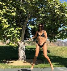 बिकनी में किम कर्दाशियां की बहन कुछ ऐसे हॉट अंदाज में अठखेलियां करती दिखीं, देखें तस्वीरें