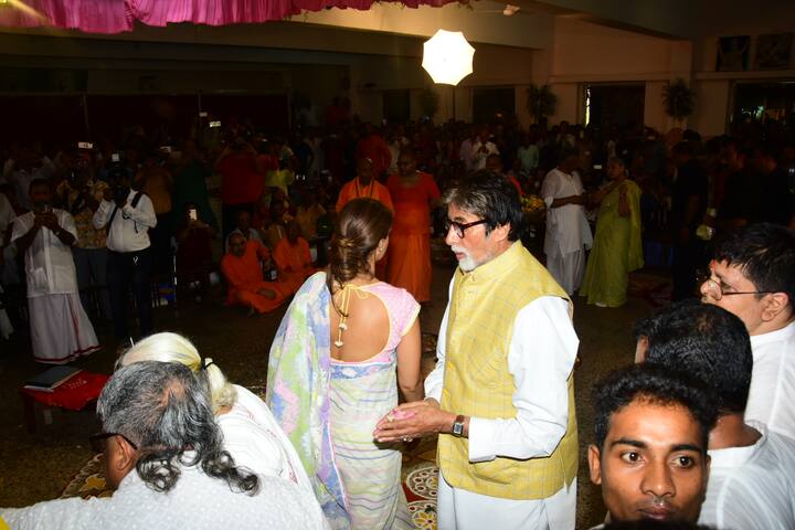 हालांकि यहां अभिषेक बच्चन और ऐश्वर्या राय नज़र नहीं आईं.