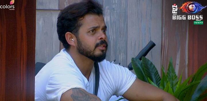 रिएलिटी शो 'बिग बॉस 12' के घर में इस वक्त लग्जरी बजट टास्क चल रही है. लग्जरी बजट टास्क के दौरान श्रीसंत अपनी हरकतों से अब सभी घरवालों के निशाने पर आ चुके हैं. घर के भागने की एक और नाकाम कोशिश के बाद श्रीसंत पूरी तरह से अकेले पड़ते हुए दिखाई दे रहे हैं.