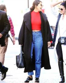 प्रियंका चोपड़ा के साथ न्यूयॉर्क की सड़कों पर मस्ती करती दिखीं आलिया भट्ट, देखें तस्वीरें