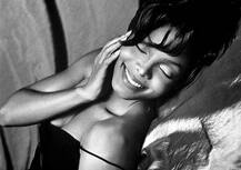 जब इस सिंगर को फैन ने गिफ्ट की सीमन से भरा जार