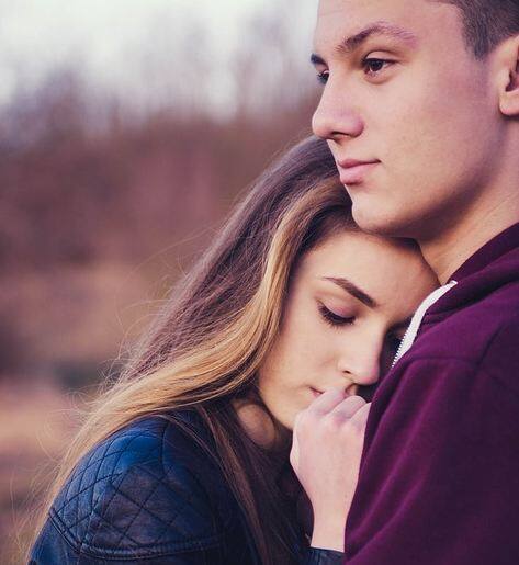 23 फीसदी लोगों ने माना कि स्मार्टफोन और पार्टनर को नजरअंदाज करने के चक्कर में उनका आपसी झगड़ा होता है. साथ ही इनका आपस में रिलेशनशिप   सेटि‍फेक्शन भी बहुत निम्न स्तर पर था. फोटोः गूगल फ्री इमेज