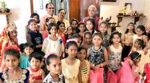 मध्य प्रदेश: नवरात्रि में भक्ति में लीन सीएम शिवराज, सीएम हाउस में कन्या भोज का किया आयोजन