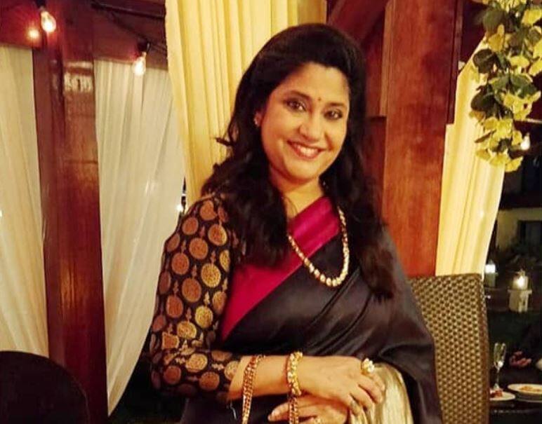 There will be no women who do not have 'me too' story: Renuka Shahane #MeToo: अब रेणुका शहाणे आईं सामने, कहा- ऐसी कोई महिला नहीं जिसके पास मीटू नहीं