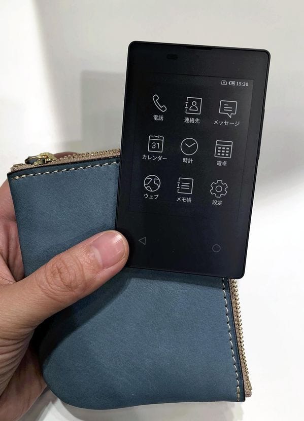 ये है दुनिया का सबसे पतला फोन, लेकिन हम में से कई लोग इस फोन को नहीं खरीद पाएंगे