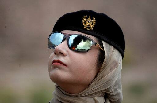 इसी कार्रवाई के दौरान पाकिस्तान के एंटी-नारकोटिक्स फोर्स की महिला अधिकारी राफिया बेग भी मौजूद थीं.