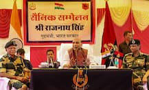 गृहमंत्री राजनाथ सिंह ने बीएसएफ के जवानों के साथ मनाया दशहरा