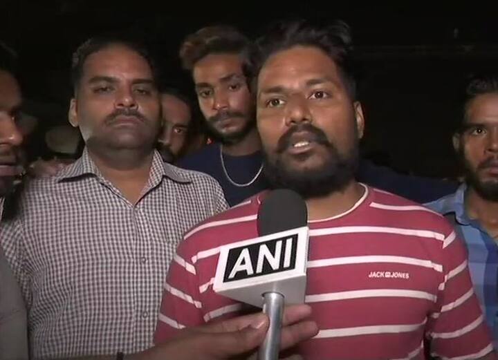 चश्मदीद बता रहे हैं कि ट्रेन हादसे में 200 से ज्यादा की मौत हुई है. (Photo: ANI)