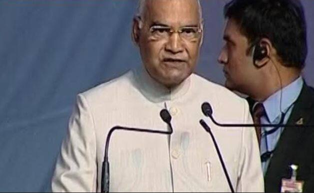 वहीं रावण दहन से पहले देश के राष्ट्रपति ने रामलीला मैदान से देशभर को संबोधित किया.