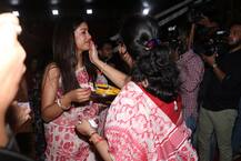 शादी के बाद इशिता का पहला सिंदूर खेला, यहां हैं इस त्यौहार की खूबसूरत तस्वीरें