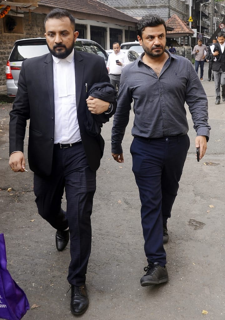 यौन शोषण के आरोपों का सामना कर रहे फिल्म मेकर विकास बहल शुक्रवार को हाई कोर्ट में पेश हुए. बता दें कि इस मामले में कोर्ट आरोप लगाने वाली महिला का पक्ष सुनना चाहता था जिसके लिए उन्हें समन किया किया गया था. (Photo: Fotocorp)