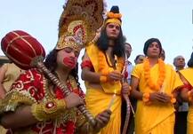 चंडीगढ़ में लोगों ने अमृतसर हादसे में मरनेवालों के लिए निकाला कैंडल मार्च