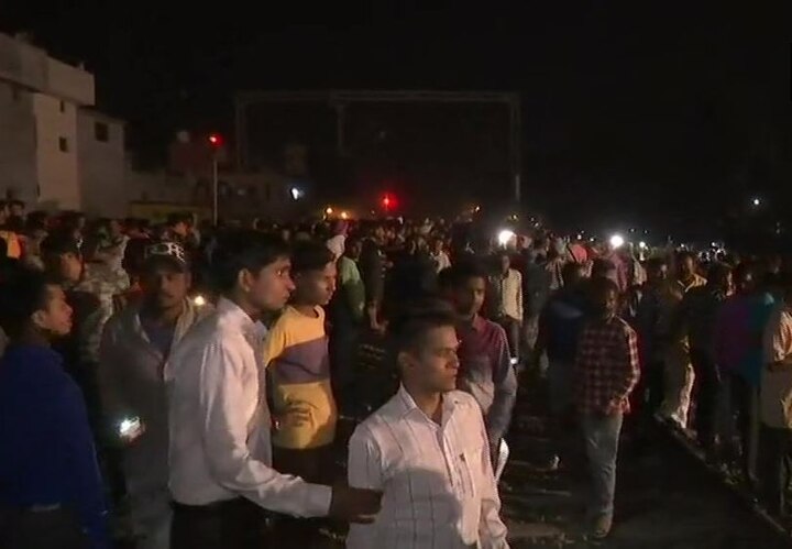 Amritsar rail accident: 59 people lost their lives due to taking Selfie on railway tracks! अमृतसर रेल हादसा: 59 लोगों की जान पर भारी पड़ा सेल्फी लेने का जुनून
