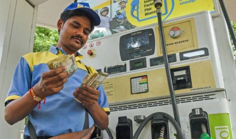 लगातार चौथे दिन तेल के दाम में कमी, पेट्रोल 25 पैसे और डीजल 17 पैसे सस्ता हुआ Petrol-diesel price cut for fourth straight day लगातार चौथे दिन तेल के दाम में कमी, पेट्रोल 25 पैसे और डीजल 17 पैसे सस्ता हुआ