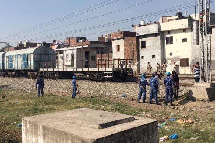 अमृतसर रेल हादसा: जौड़ा फाटक पर फिर दौड़ी ट्रेनें, सामान्य हो रही जिंदगी के जख्म हरे कर गई Amritsar train accident: Once again trains started at Jauda gate अमृतसर रेल हादसा: जौड़ा फाटक पर फिर दौड़ी ट्रेनें, सामान्य हो रही जिंदगी के जख्म हरे कर गई