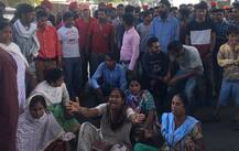 अमृतसर रेल हादसा: 41 घंटे बाद भी मेले का आयोजक फरार, मृतकों के परिजन का सरकार के खिलाफ प्रदर्शन