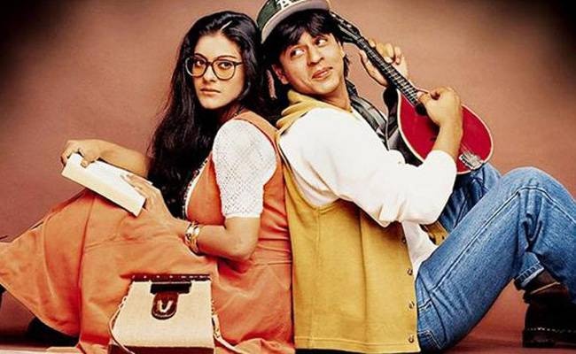 Bollywood Superstar Shah Rukh Khan and Kajol get nostalgic ahead of Dilwale Dulhania Le Jayenge 25th anniversary SRK-Kajol की सुपरहिट फिल्म DDLJ की रिलीज को हुए 25 साल, आज के दौर में बनती तो होती इतने करोड़ों की कमाई