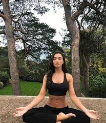 एमी जैक्सन ने एक शोरूम में करवाया ये उम्दा फोटोशूट, देखें तस्वीरें