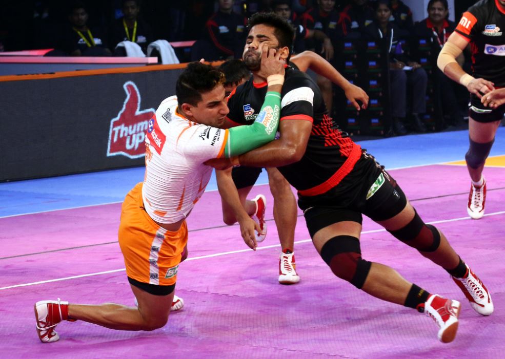 Pro Kabaddi League 2018: पुणेरी पल्टन ने बेंगलुरु बुल्स को 27-25 से हराकर लगाई जीत की हैट्रिक