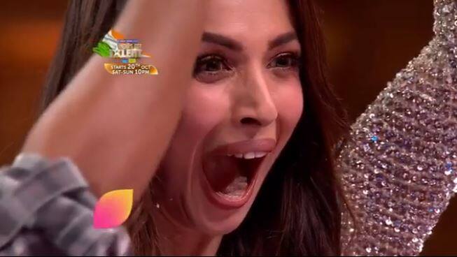 Video: मलाइका अरोड़ा पर जादूगर ने किया ऐसा जादू देखकर हर कोई रह गया हैरान malaika arora viral video with magician doing magic on malaika arora Video: मलाइका अरोड़ा पर जादूगर ने किया ऐसा जादू देखकर हर कोई रह गया हैरान