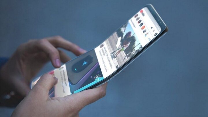 Samsung's foldable smartphone may launch at CES 2019; first batch could be limited to 500,000 units Samsung के फोल्डेबल स्मार्टफोन को CES 2019 में किया जा सकता है लॉन्च, पहले बैच में सिर्फ 500,000 यूनिट