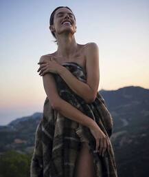 हर संडे पोस्ट करती है हॉट तस्वीरें, जानें कौन है ये हसीना