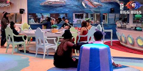 Bigg Boss 12, Day 36: वाइल्ड कार्ड एंट्री के बाद घर में हंगामा, ये कंटेस्टेंट्स हुए नॉमिनेट Bigg Boss 12, Day 36: वाइल्ड कार्ड एंट्री के बाद घर में हंगामा, ये कंटेस्टेंट्स हुए नॉमिनेट