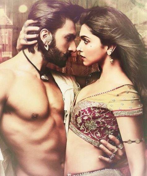 वायरल मेमे में कहा जा रहा है कि अब लोग किस ब्रांड को खरीदना पसंद करेंगे दीपिका वाले या रणवीर सिंह वाले क्योंकि ये दोनों ही एक-दूसरे के विरोधी उत्पादों के लिए विज्ञापन फिल्में करते हैं.  चलिए जानते हैं कौन किस ब्रांड को एंडोर्स करता है. फोटोः इंस्टाग्राम 

