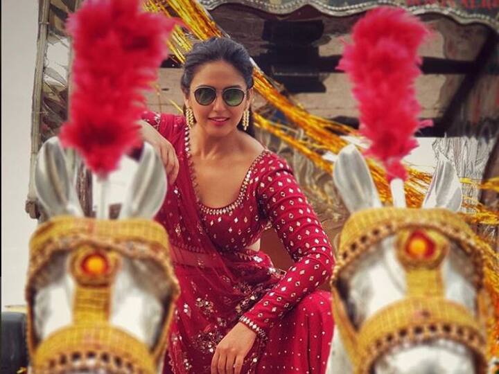 हुमा कुरैशी का कहना है कि उन्हें मुंबई से बहुत प्यार है, लेकिन इस शहर में उन्हें खाने-पीने की चीजों के लिए थोड़ी निराशा है. हुमा को कबाब बहुत पसंद हैं और इसीलिए, उनके दोस्त उन्हें 'कबाब रॉयल्टी' कहते हैं.